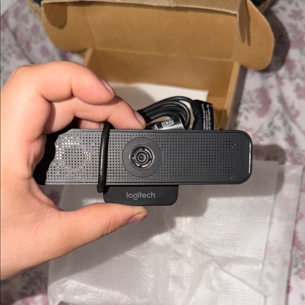 Logitech Black Streaming Webcam - Picture 3 of 3